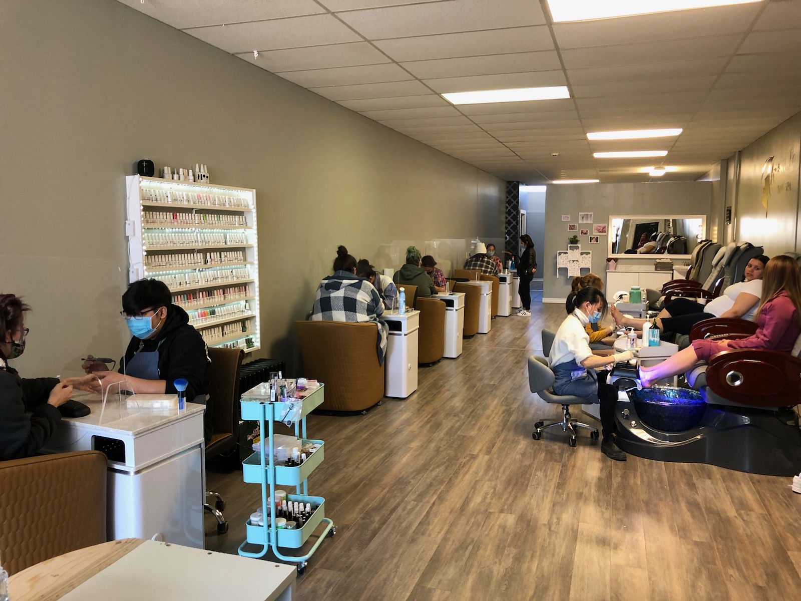 Rosa-Les-Nail-Spa-Nail-salon-in-Yarmouth-NS-B5A-1E4